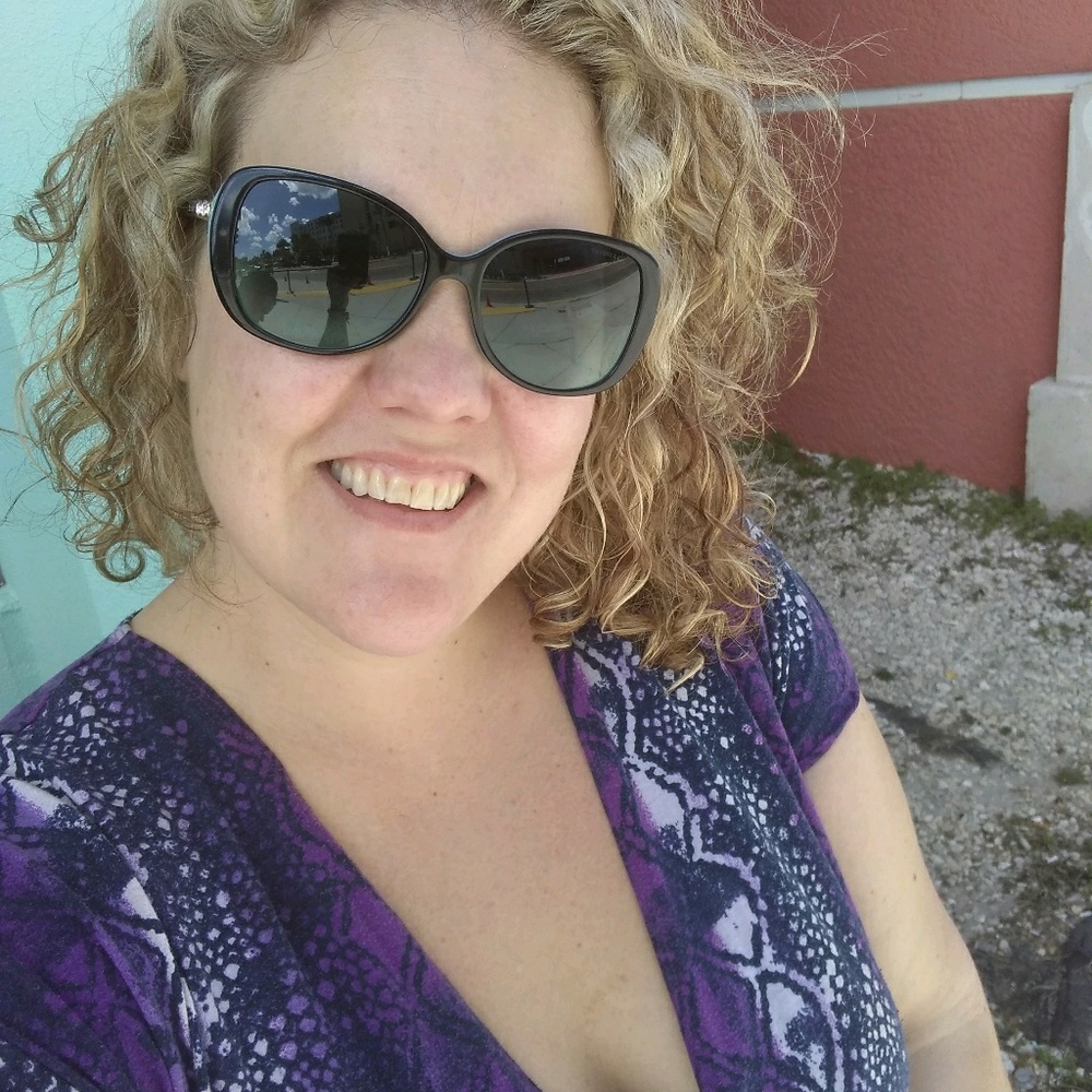 Meet your Posher, Lauren